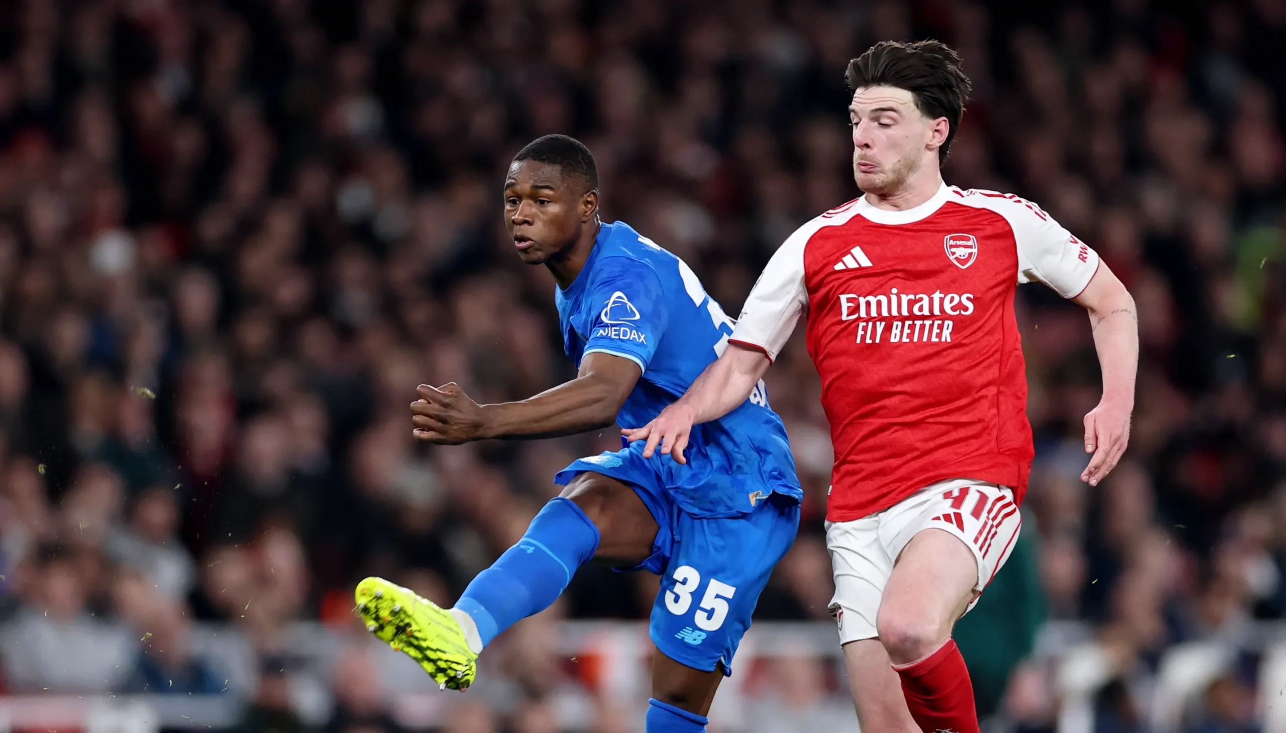 Arsenal acelera por el juvenil del Leverkusen: gol y asistencias para 2026