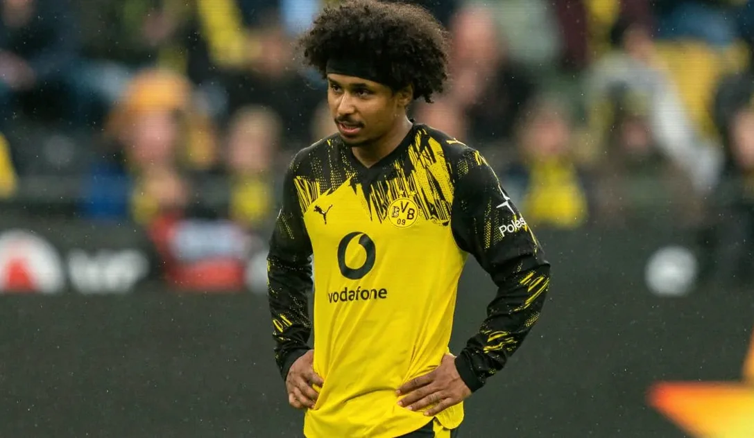 Adeyemi en el aire: Dortmund tendría solo 25 M€ para fichajes este verano