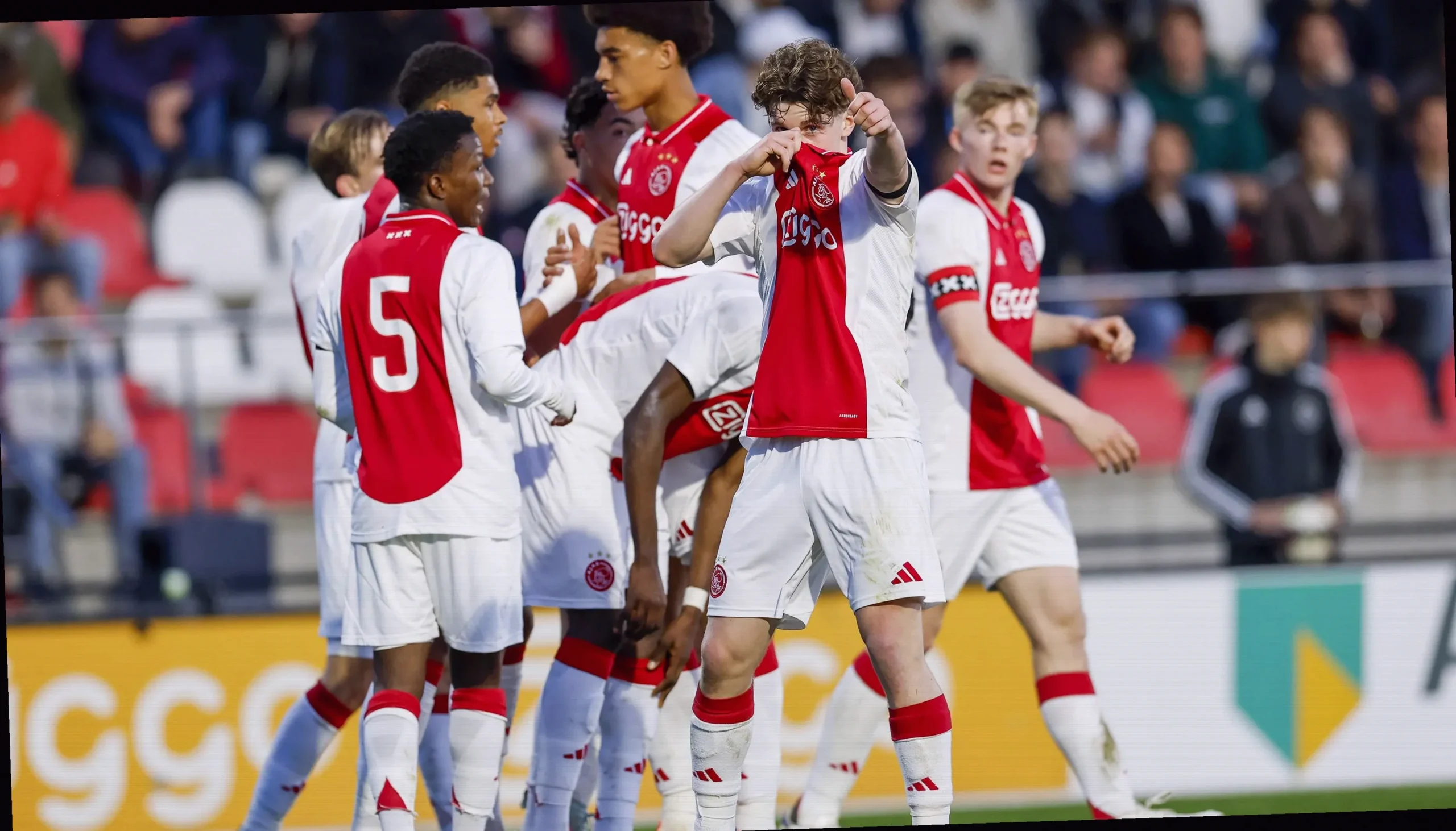 Lesión seria en la rodilla: Jan Faberski del Ajax se operará y estará fuera