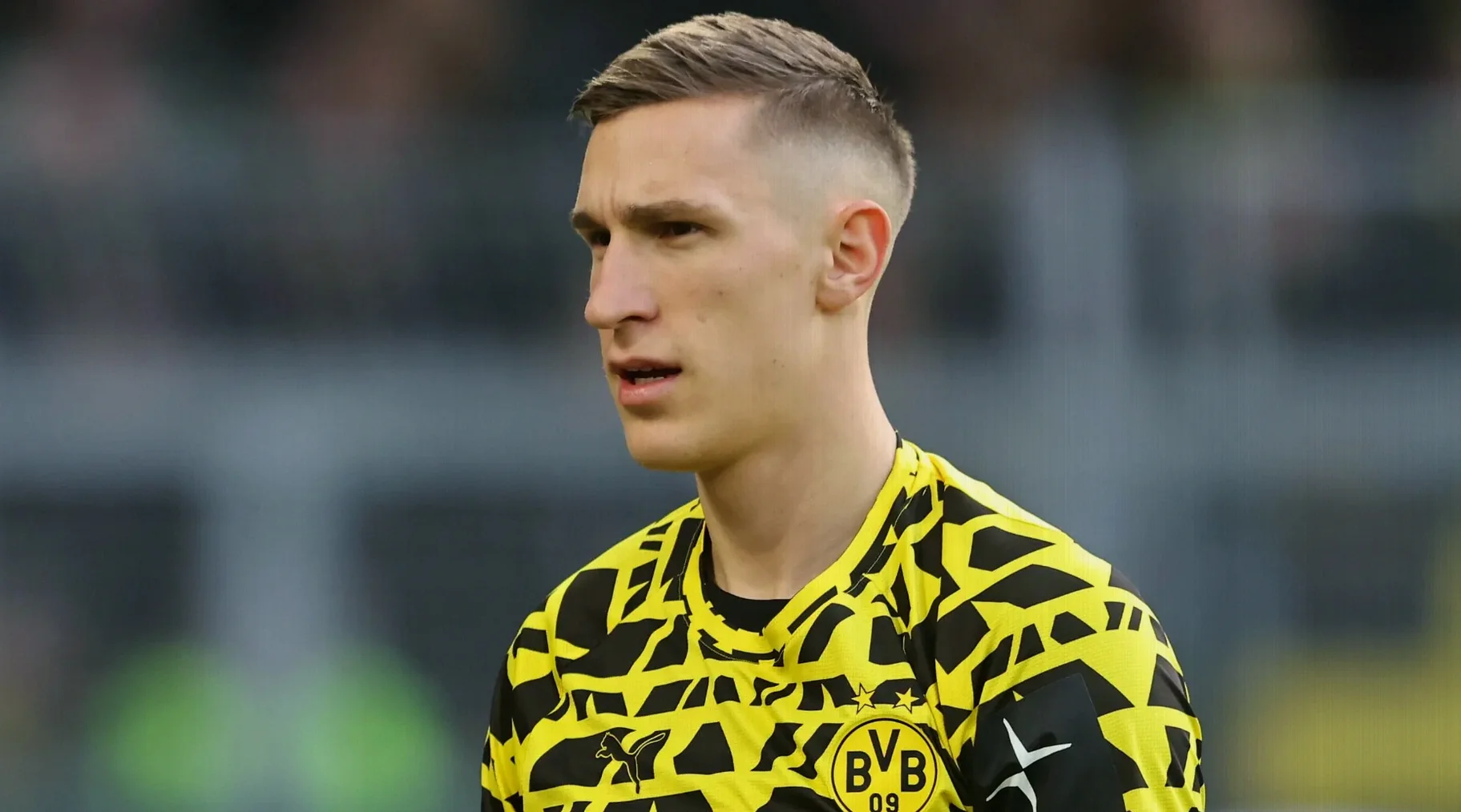 Schlotterbeck aclara su futuro y genera choque de versiones en el Dortmund