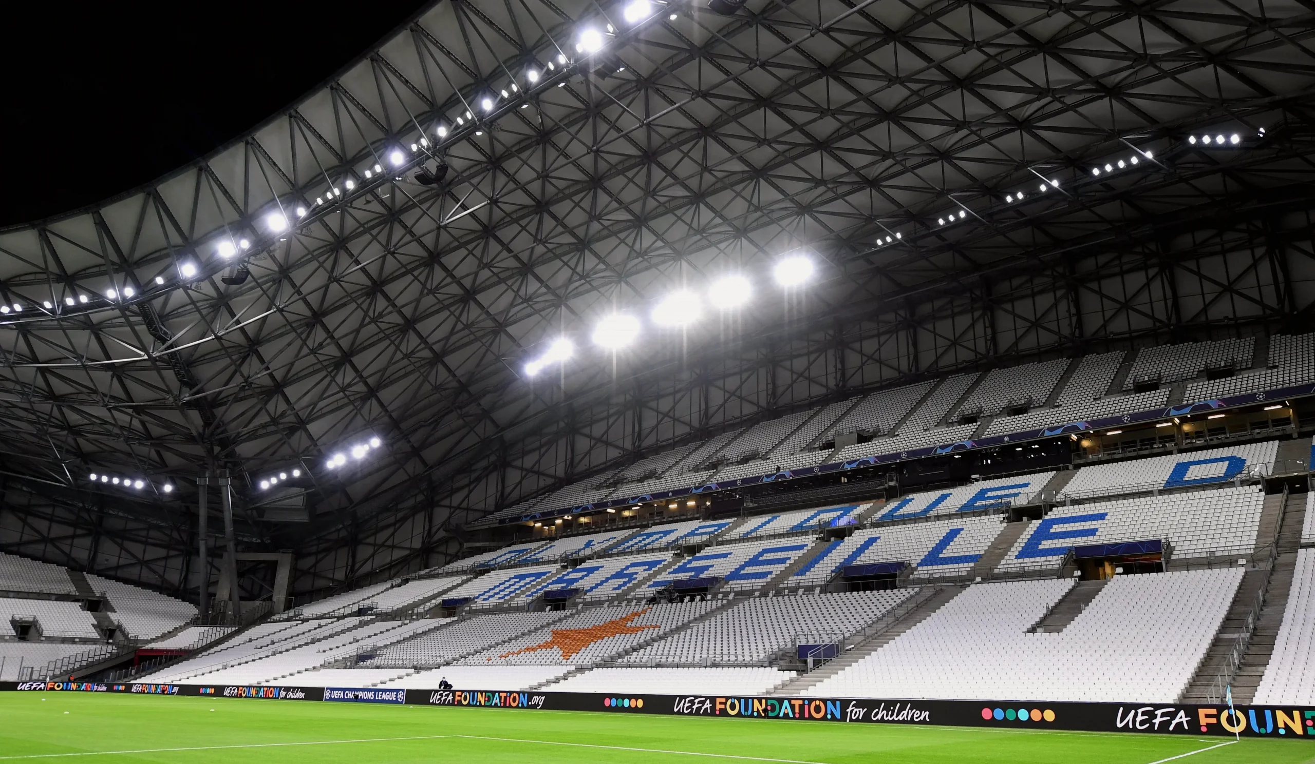 Marseille acelera la inversión y reajusta su cúpula para competir con PSG