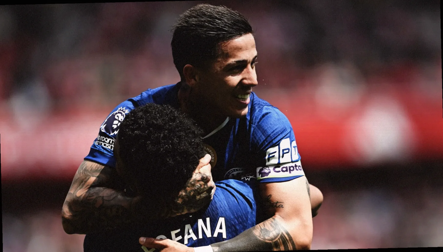 Caicedo y Cucurella destacan en Anfield y Chelsea frena su mala racha