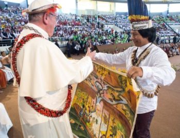2018-01-19 El Papa Francisco encuentra a los pueblos indígenas en Puerto Maldonado, Perú (Vatican Media)